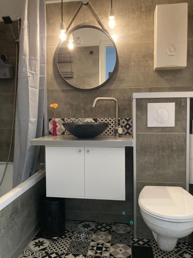 Living At Saarpartments -Adults Only- 2 Bedroom, Netflix - Business & Holiday Apartments For Long- And Short Term Stay, 3 Min To Train Station, Secure E-Bike Parking! Saarbruecken Luaran gambar