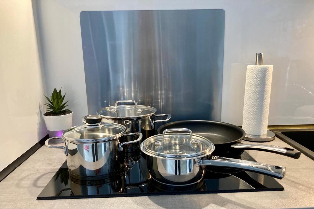 Living At Saarpartments -Adults Only- 2 Bedroom, Netflix - Business & Holiday Apartments For Long- And Short Term Stay, 3 Min To Train Station, Secure E-Bike Parking! Saarbruecken Luaran gambar